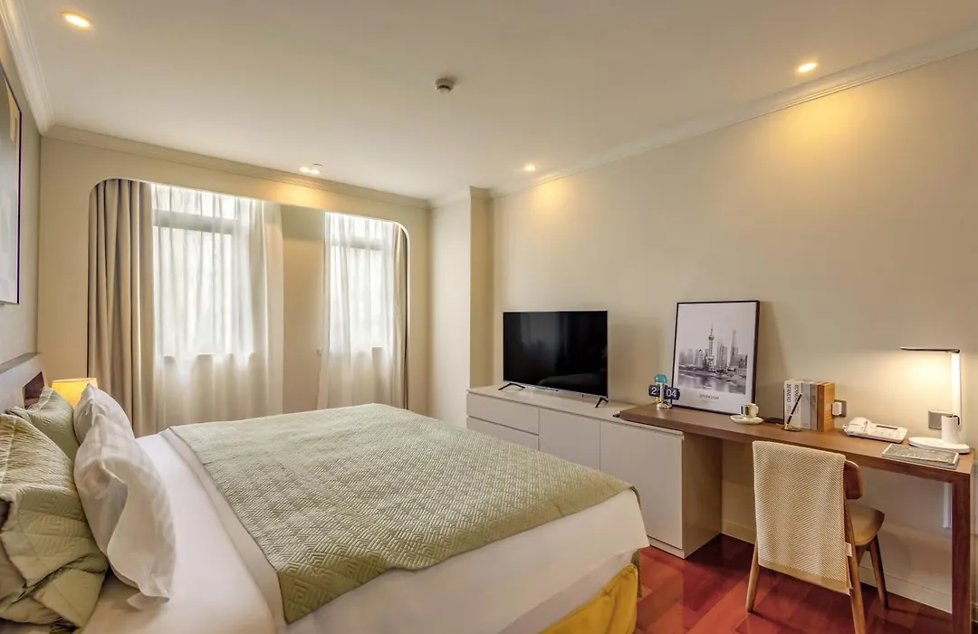 Aparthotel Court Center,